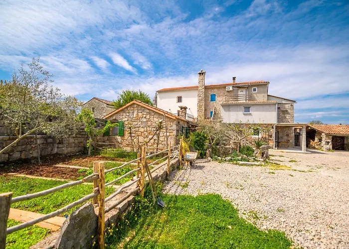Case de vacanță Betlehem & Nazaret On Krk Island Poljice(Krk)