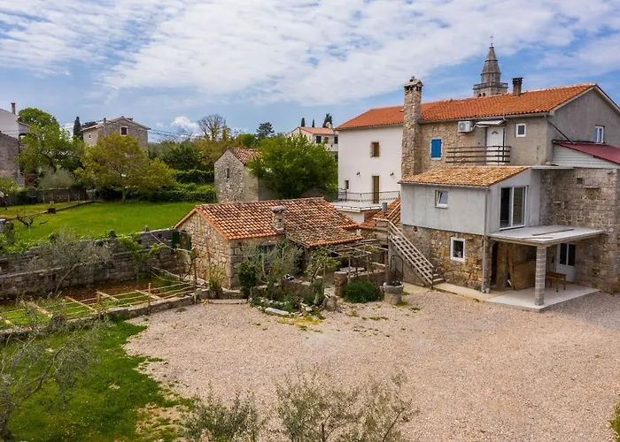 Case de vacanță Betlehem & Nazaret On Krk Island *