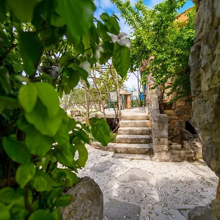 펜션 Betlehem & Nazaret On Krk Island